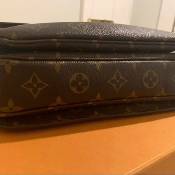 Louis Vuitton Monogram Pochette Metis - Picture 5 of 16